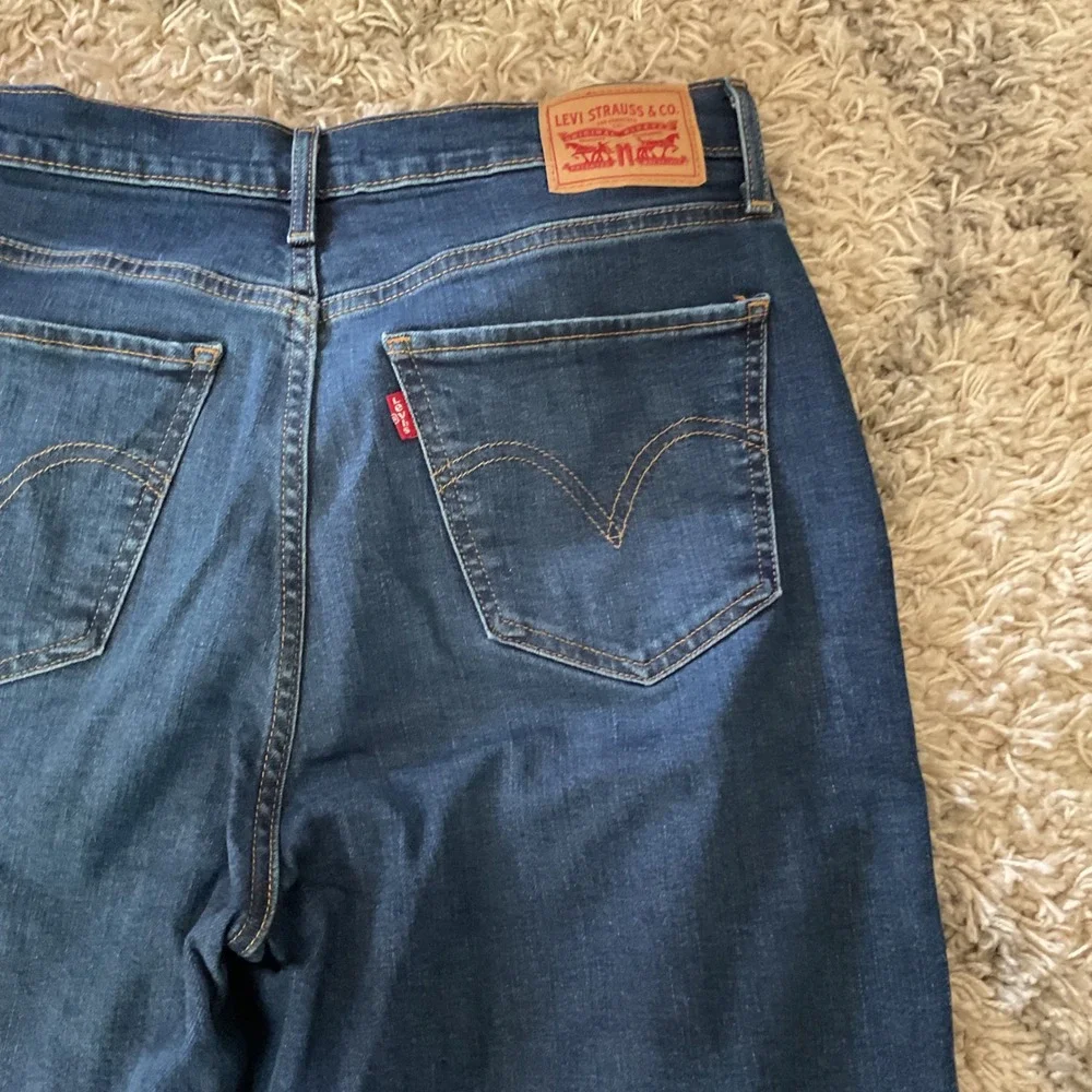 Levis High Rise Wide‎ Leg Jeans Dark Wash Blue Denim Size 31 1519